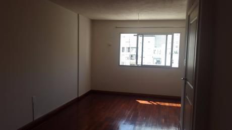 Oportunidad Proximo A Rambla,amplio Y Luminoso