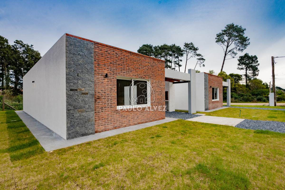 Casa Bruma Living-comedor, dos dormitorios, el principal en suite.