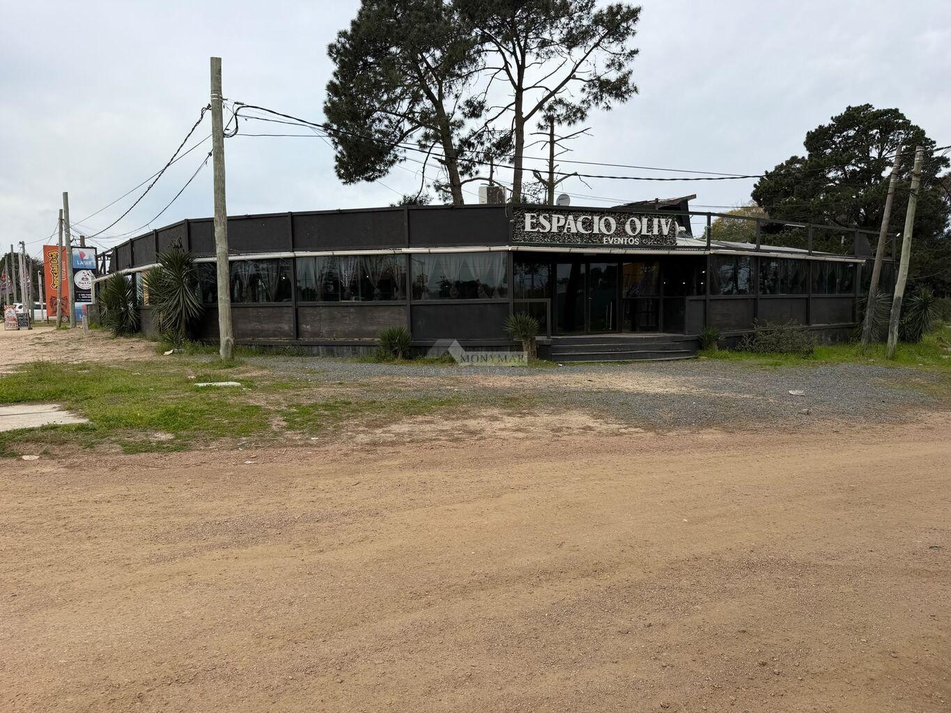 ALQUILER  LOCAL COMERCIAL LOMAS DE SOLYMAR GIANNATTASIO TIPO MERCADO GASTRONOMICO · Foto 2
