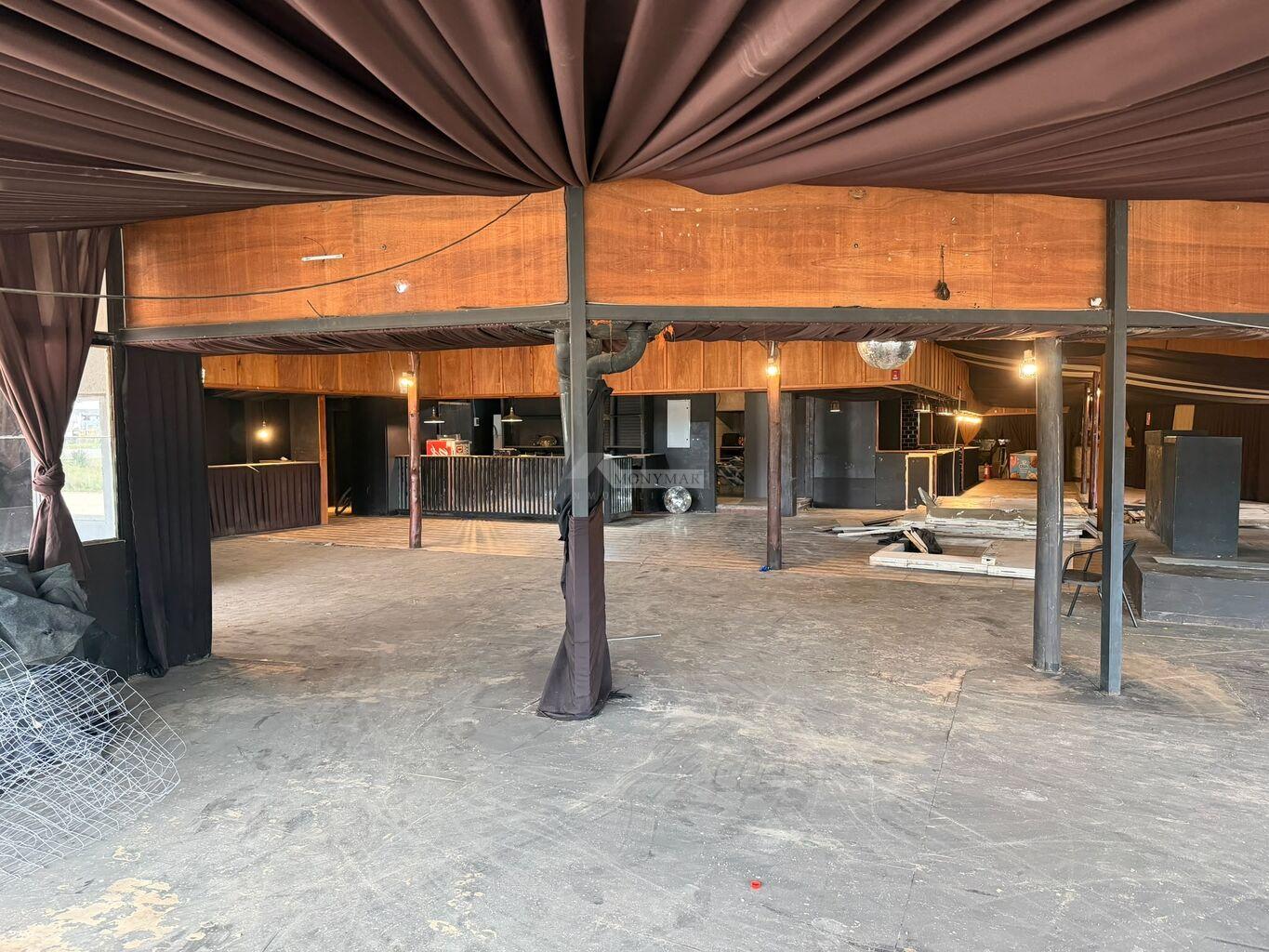 ALQUILER  LOCAL COMERCIAL LOMAS DE SOLYMAR GIANNATTASIO TIPO MERCADO GASTRONOMICO · Foto 4