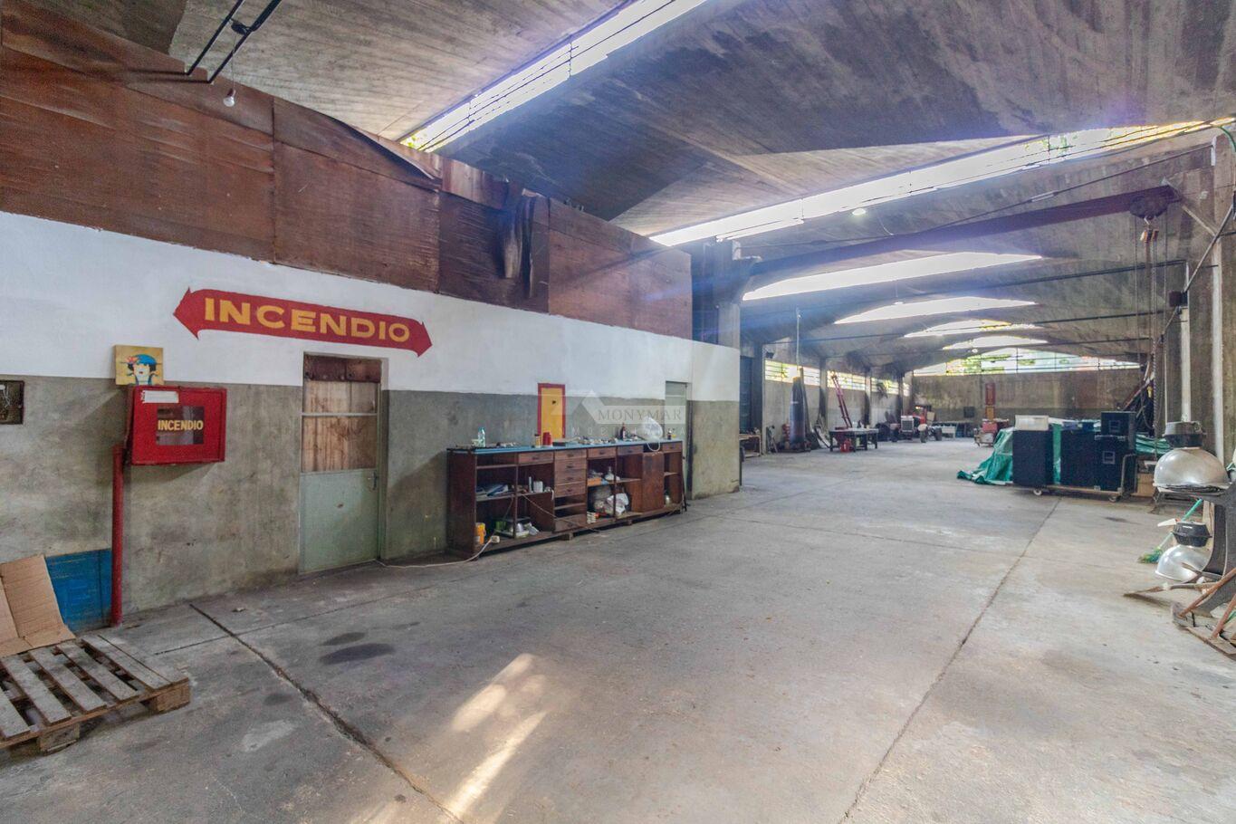 ALQUILER Y VENTA LOCAL GALPON DEPOSITO SAYAGO GARZON Y ARIEL 869m2 UNICO CON TECHO ARQ. DIESTE
