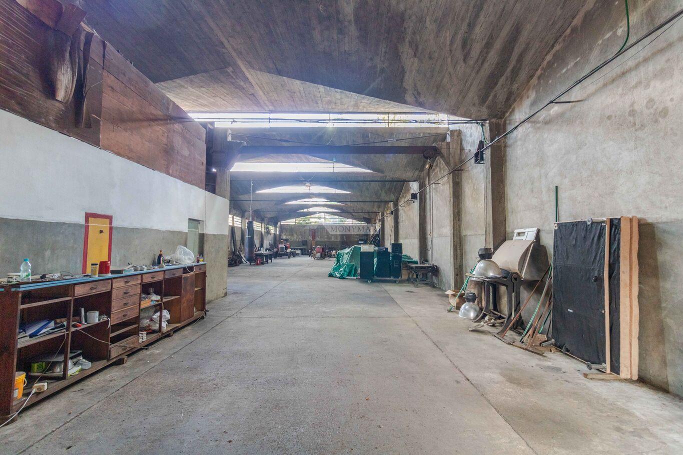 ALQUILER Y VENTA LOCAL GALPON DEPOSITO SAYAGO GARZON Y ARIEL 869m2 UNICO CON TECHO ARQ. DIESTE · Foto 2