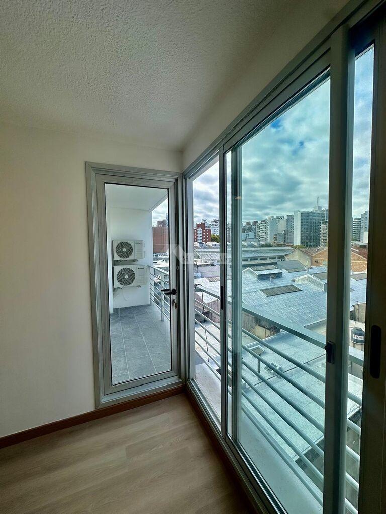 ALQUILER APARTAMENTO 1 DORMITORIO TRES CRUCES HAEDO Y PAULLIER TERRAZA · Foto 8