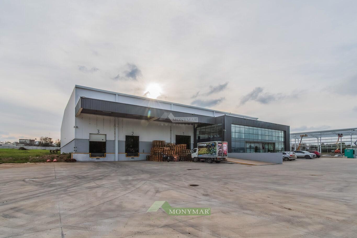 ALQUILER LOCAL GALPON DEPOSITO PUNTA DE RIELES SUSANA PINTOS 1800m2 MUELLES DE CARGA ESTRENA · Foto 2