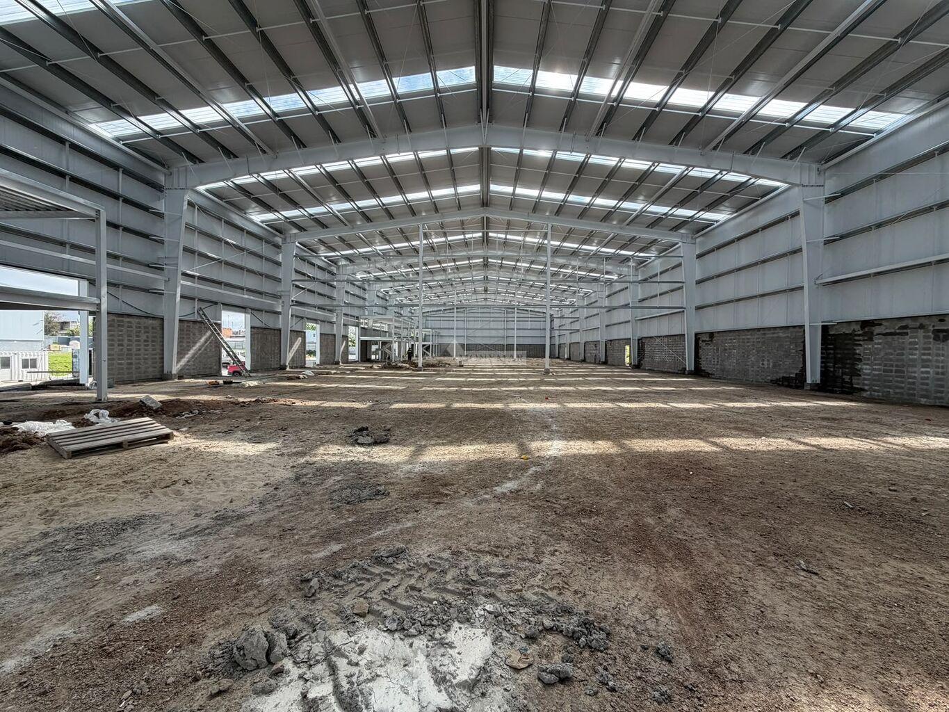 ALQUILER LOCAL GALPON DEPOSITO PUNTA DE RIELES SUSANA PINTOS 900m2 MUELLES DE CARGA ESTRENA · Foto 3