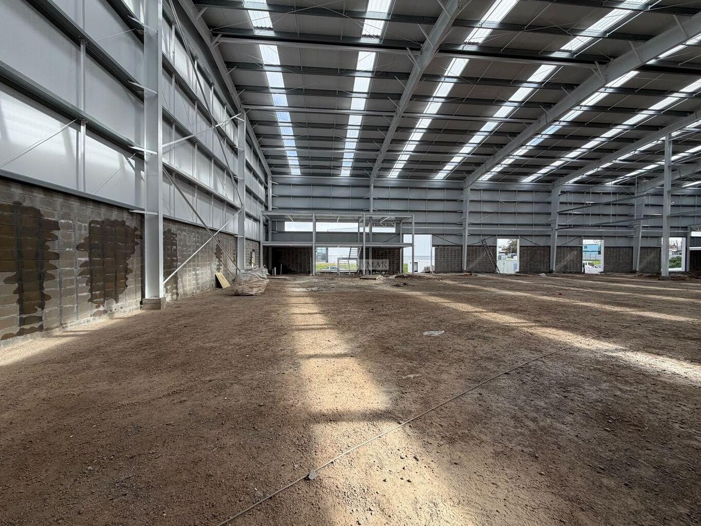 ALQUILER LOCAL GALPON DEPOSITO PUNTA DE RIELES SUSANA PINTOS 900m2 MUELLES DE CARGA ESTRENA · Foto 2