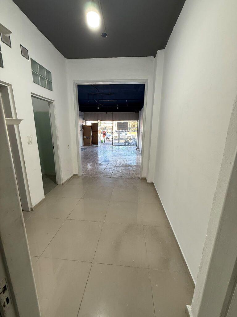 ALQUILER LOCAL COMERCIAL FLOR DE MAROÑAS CAMINO MALDONADO Y OSVALDO CRUZ oficina baño cocina sotano · Foto 4