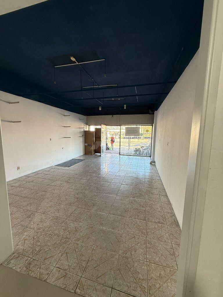 ALQUILER LOCAL COMERCIAL FLOR DE MAROÑAS CAMINO MALDONADO Y OSVALDO CRUZ oficina baño cocina sotano · Foto 3