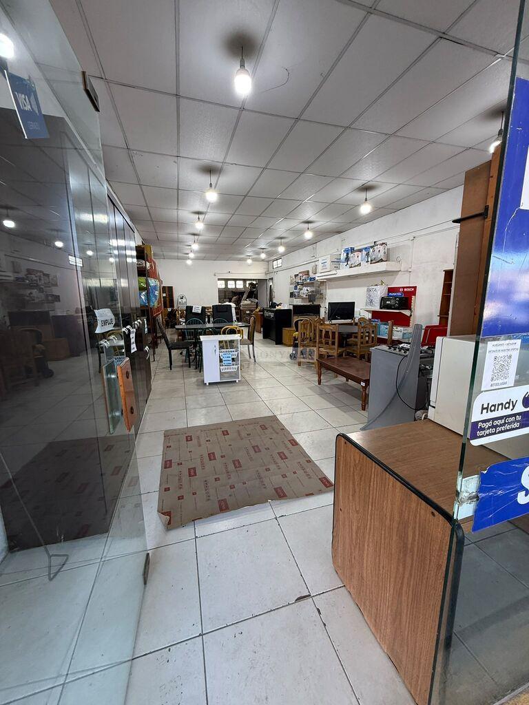 ALQUILER LOCAL COMERCIAL FLOR DE MAROÑAS CAMINO MALDONADO SALON 310m2 + entrepiso 60m2 · Foto 4