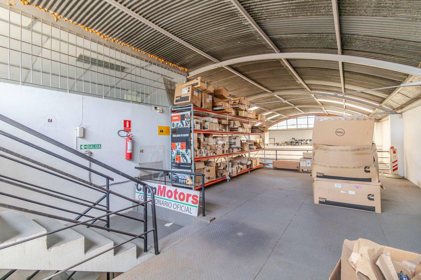 ALQUILER LOCAL COMERCIAL GALPON DEPOSITO AVENIDA ITALIA FRENTE PLAZA ITALIA SHOPPING ESTACIONAMIENTO · Foto 6