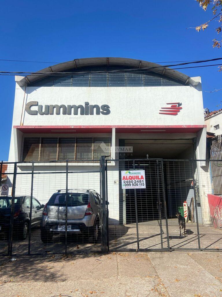 ALQUILER LOCAL COMERCIAL GALPON DEPOSITO AVENIDA ITALIA FRENTE PLAZA ITALIA SHOPPING ESTACIONAMIENTO · Foto 4