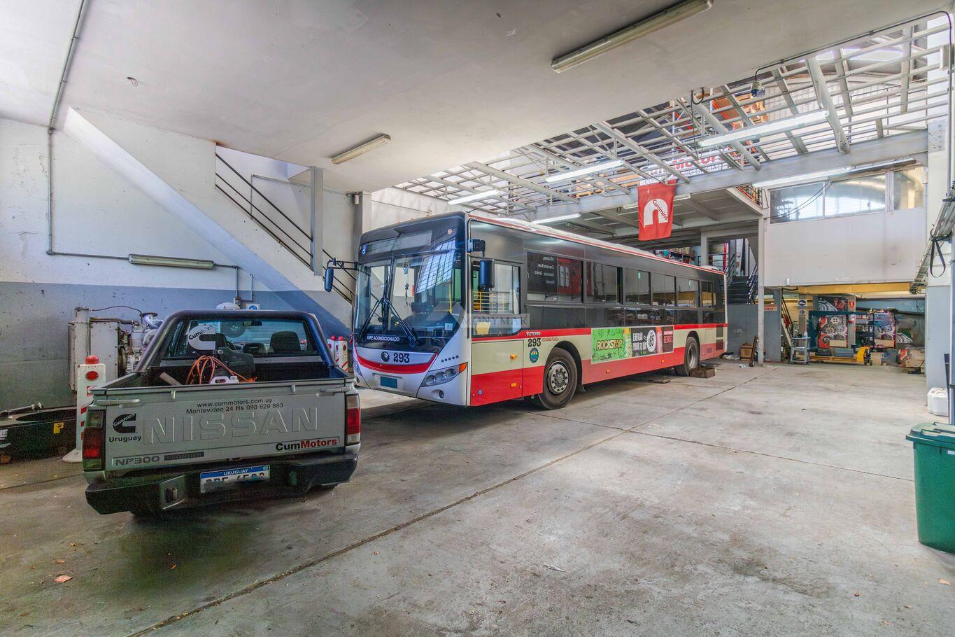 ALQUILER LOCAL COMERCIAL GALPON DEPOSITO AVENIDA ITALIA FRENTE PLAZA ITALIA SHOPPING ESTACIONAMIENTO · Foto 7