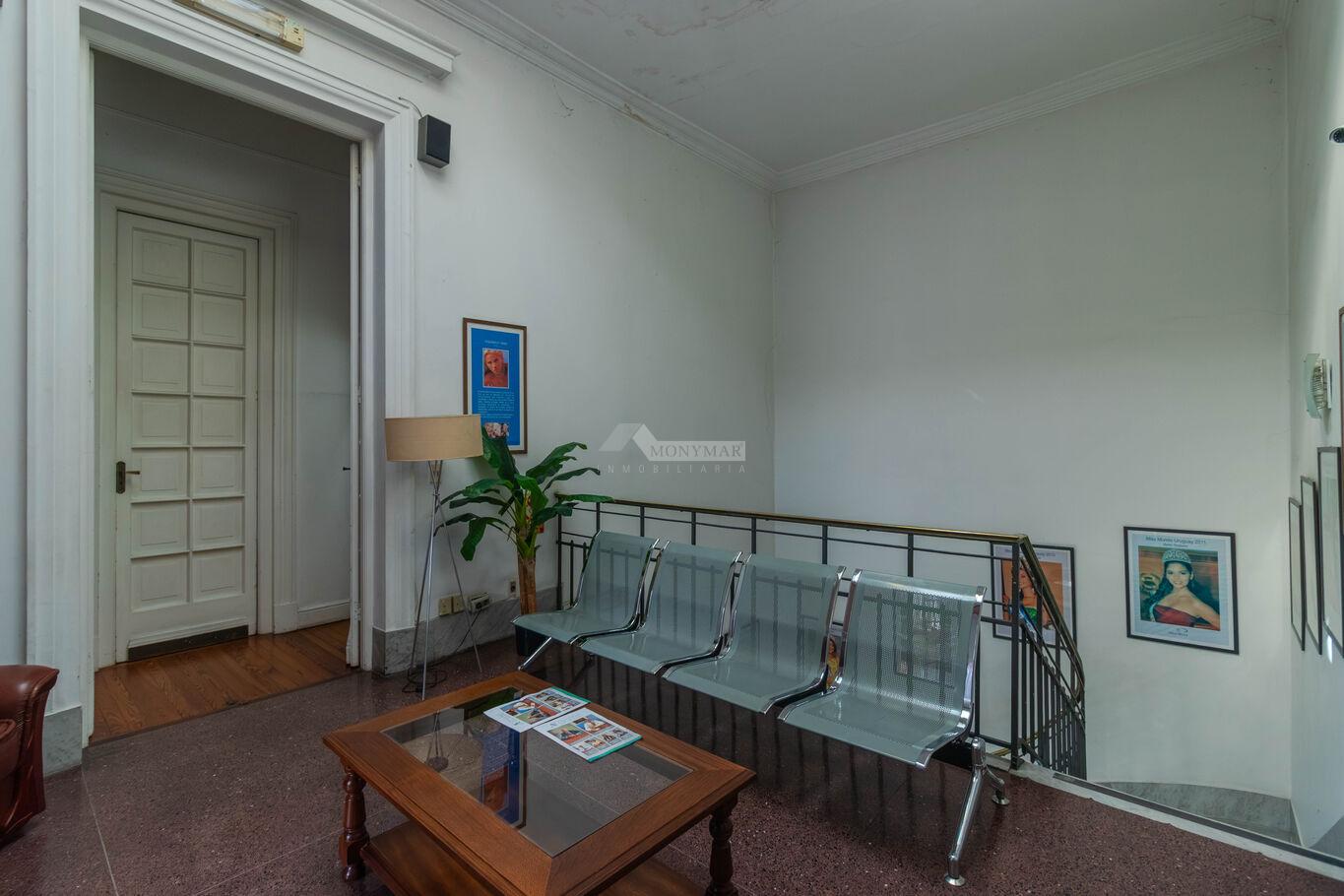 ALQUILER Y VENTA LOCAL POCITOS BR. ARTIGAS y AVENIDA BRASIL 12 AMBIENTES BAÑOS Y BLOCK QUIRURGICO · Foto 6