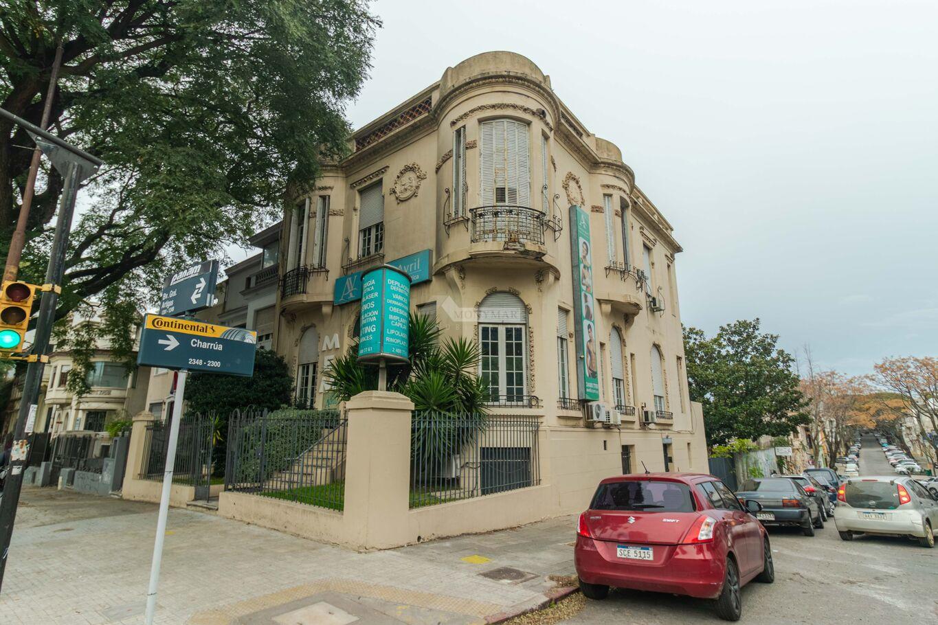 ALQUILER Y VENTA LOCAL POCITOS BR. ARTIGAS y AVENIDA BRASIL 12 AMBIENTES BAÑOS Y BLOCK QUIRURGICO