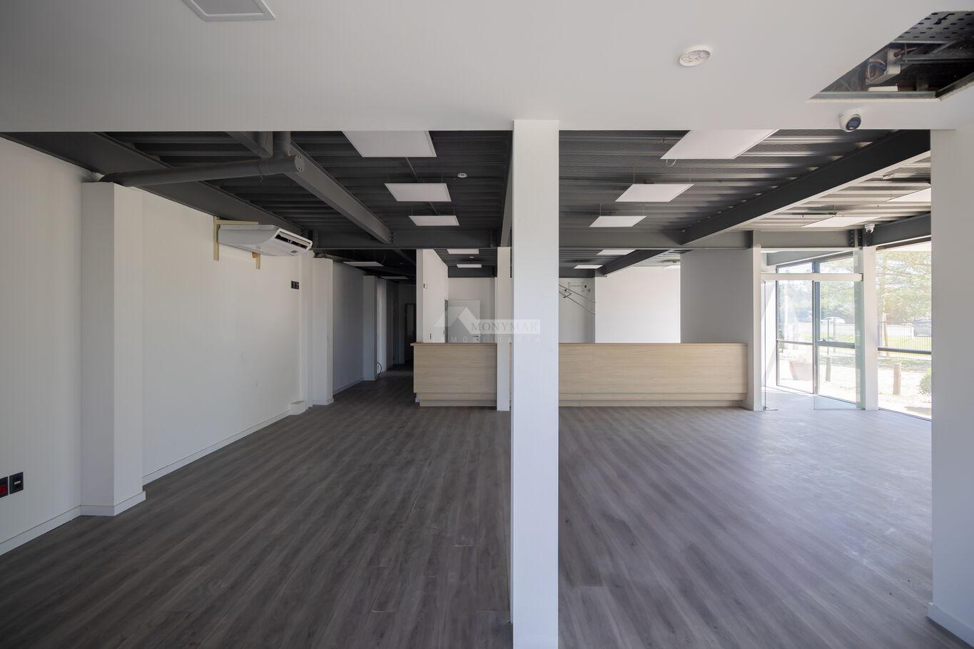 ALQUILER Y VENTA EDIFICIO CORPORATIVO LOCAL IDEAL CLINICA INTERBALNEARIA FRENTE CAR ONE · Foto 11