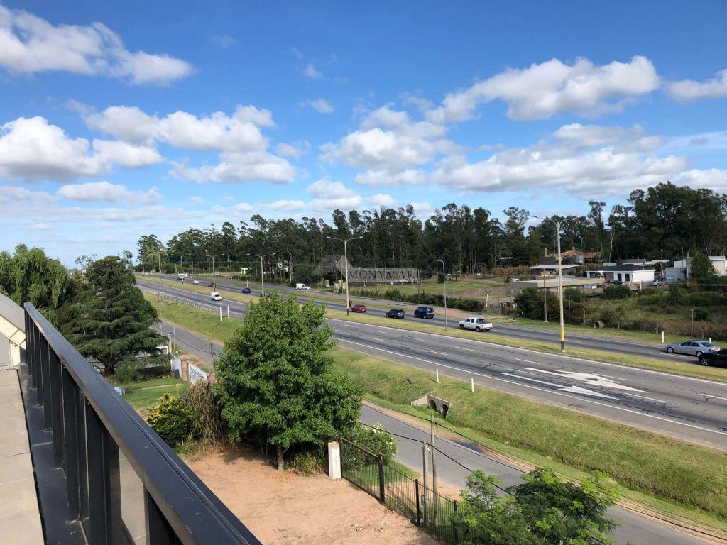 ALQUILER Y VENTA EDIFICIO CORPORATIVO LOCAL IDEAL CLINICA INTERBALNEARIA FRENTE CAR ONE · Foto 6