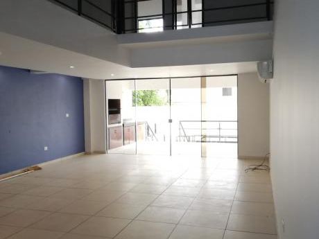 Alquilo Amplio Triplex En Mburucuya.