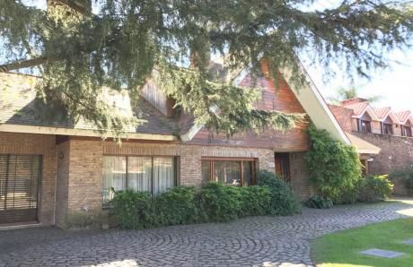 Casa 4 Dorm. Deauville