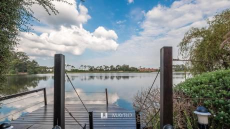 Espectacular Y Renovado Sobre Lago