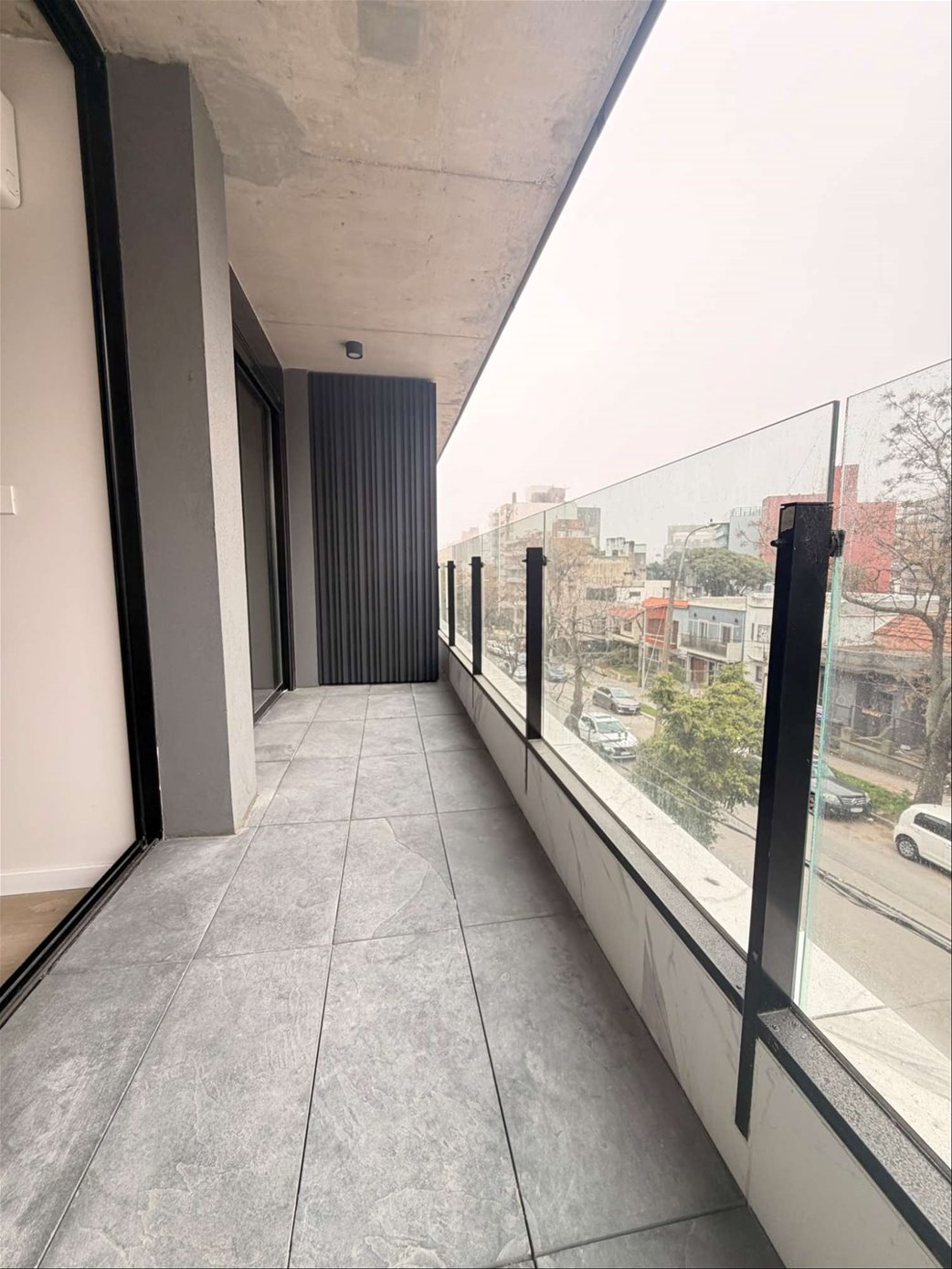 Apartamento en alquiler, 1 dormitorio, terraza al frente, Pocitos. PEYROU