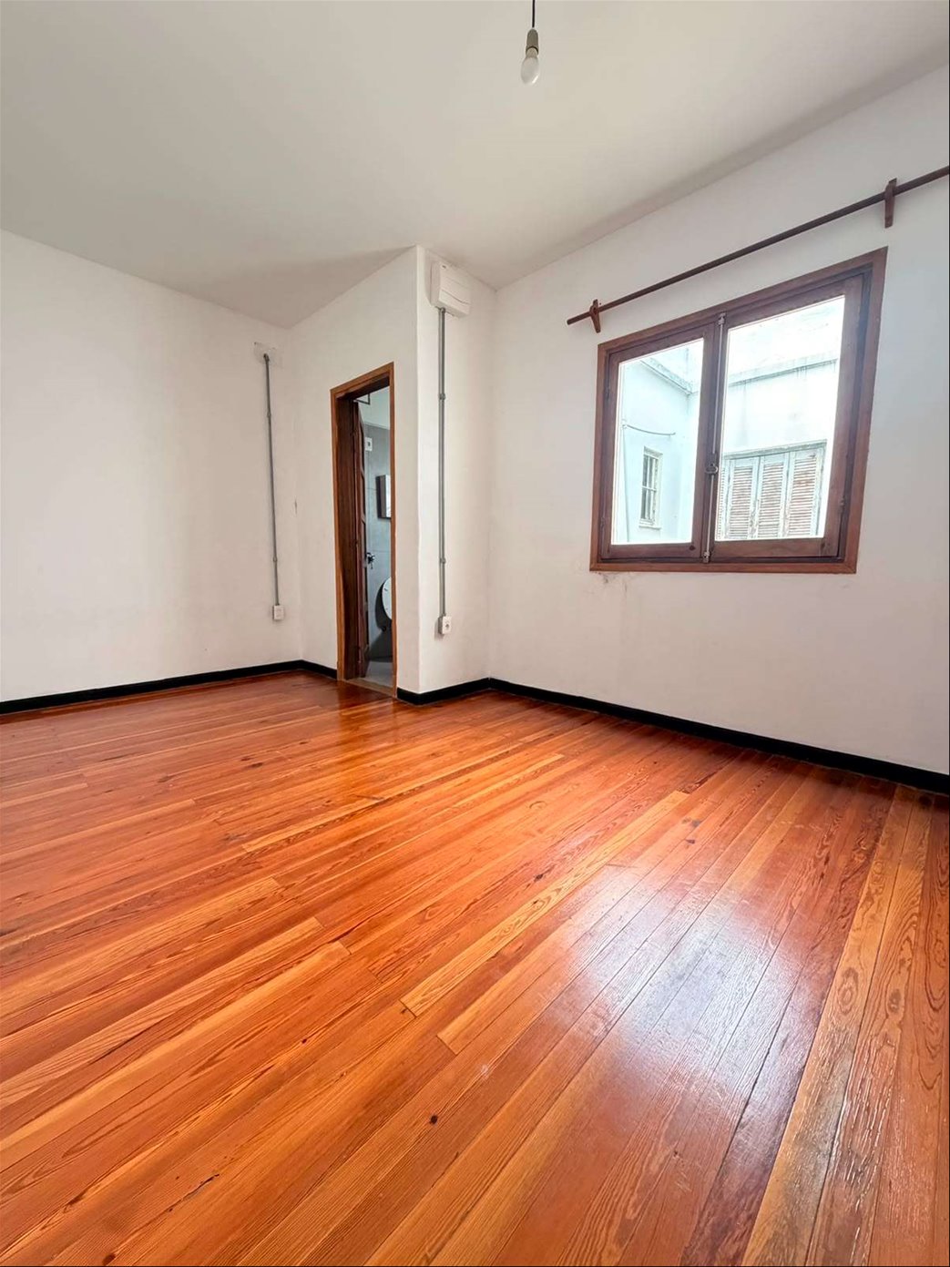 Apartamento en alquiler. Un dormitorio, baño completo. La Comercial. PEYROU