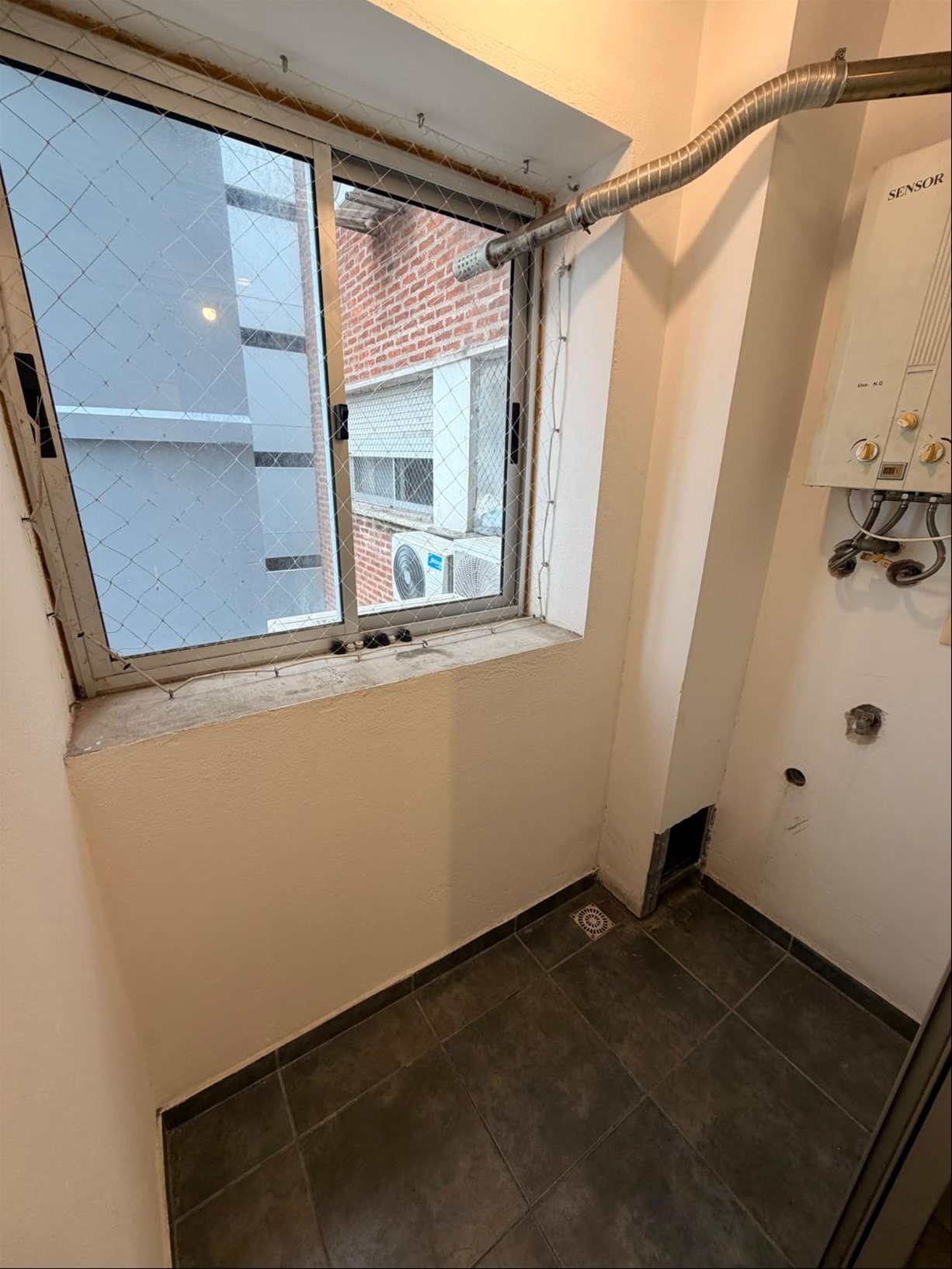 Apartamento en alquiler, 2 dormitorios, 2 baños, cochera, Pocitos. PEYROU · Foto 9