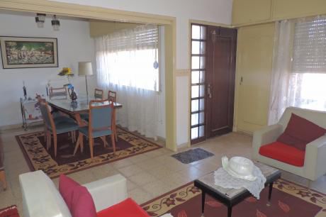 Venta 2 Casas Independientes En El Mismo Padron - Ideal Para Dos Familias