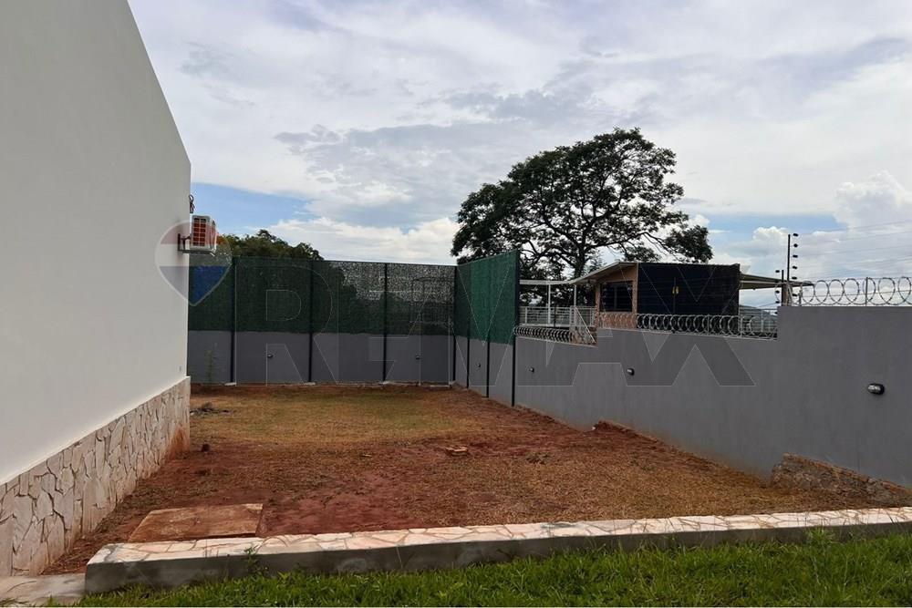 Residencia de 2 Dorm. en Caacupé con Piscina y Tecnología de Ventanas Climáticas — foto 3