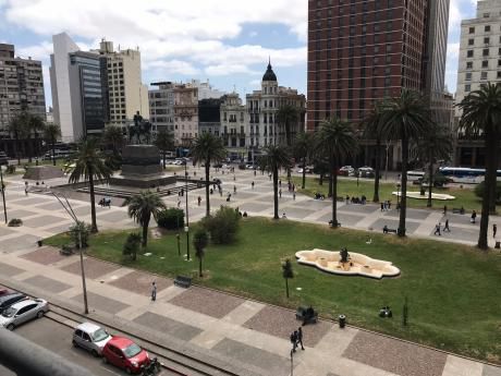 Alquiler Oficina En Plaza Independencia