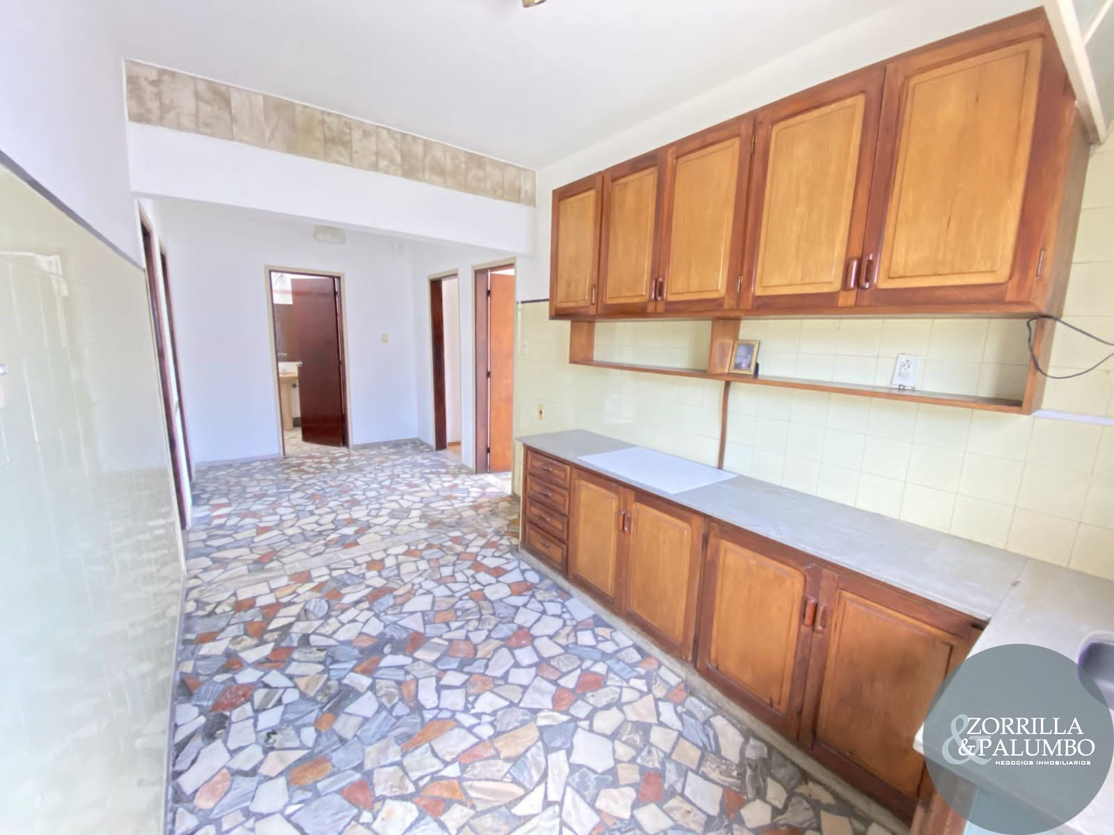 Casa en alquiler de 3 dorm, patio y cochera en Maroñas! Actualizada a nuevo!! · Foto 10