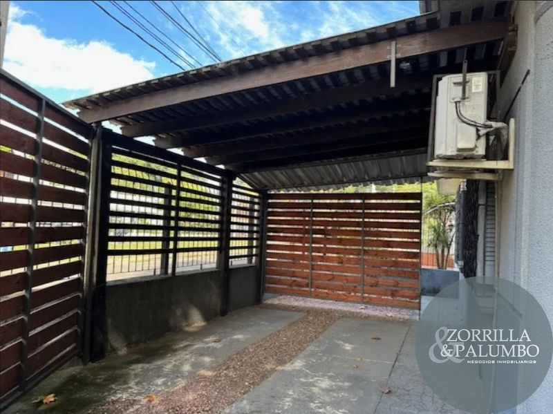 Casa en venta de 2 dormitorios c/ cocheras en Colón !!