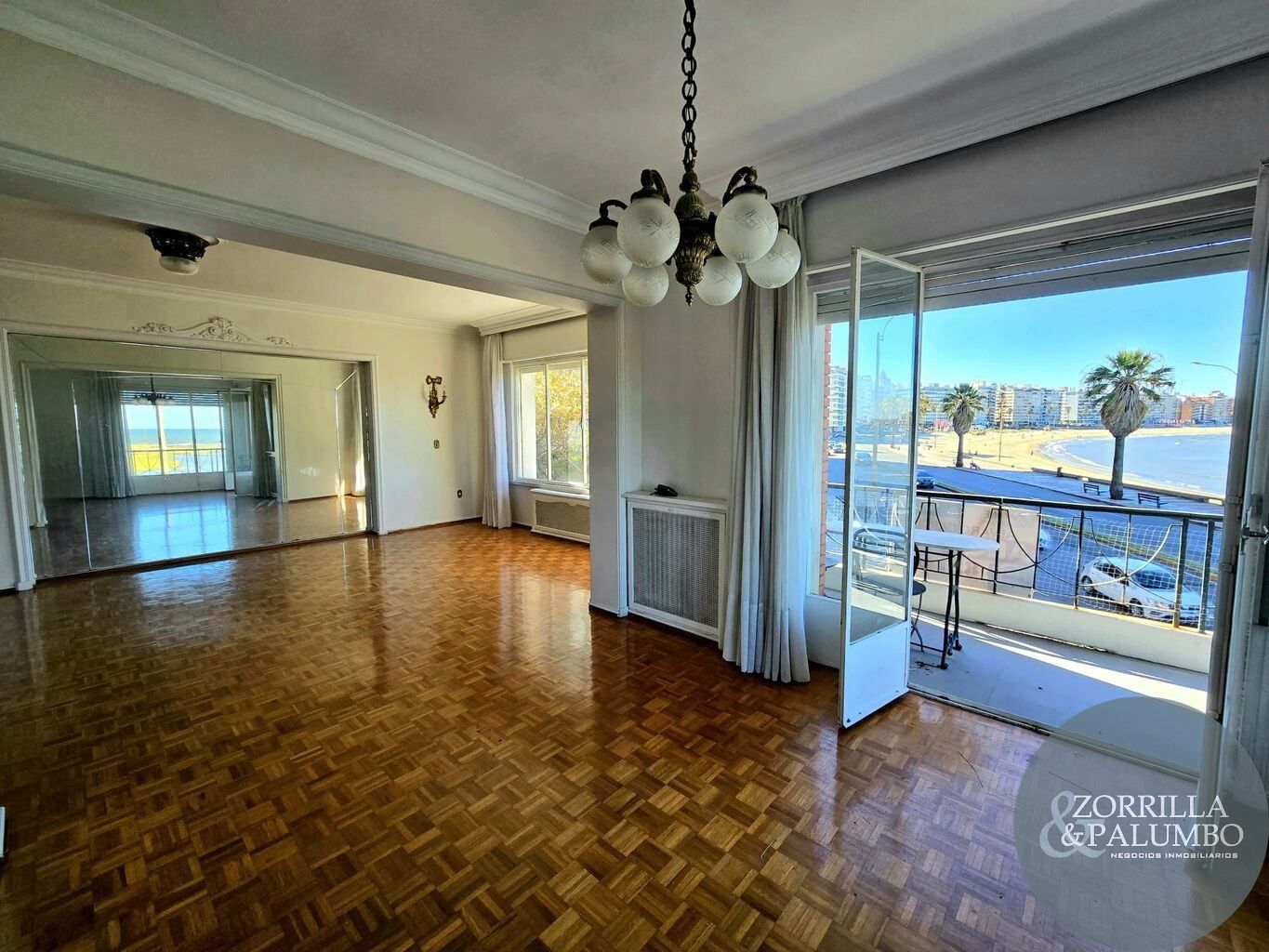 Apartamento de 4 dormitorios, 3 baños y terraza en Pocitos !