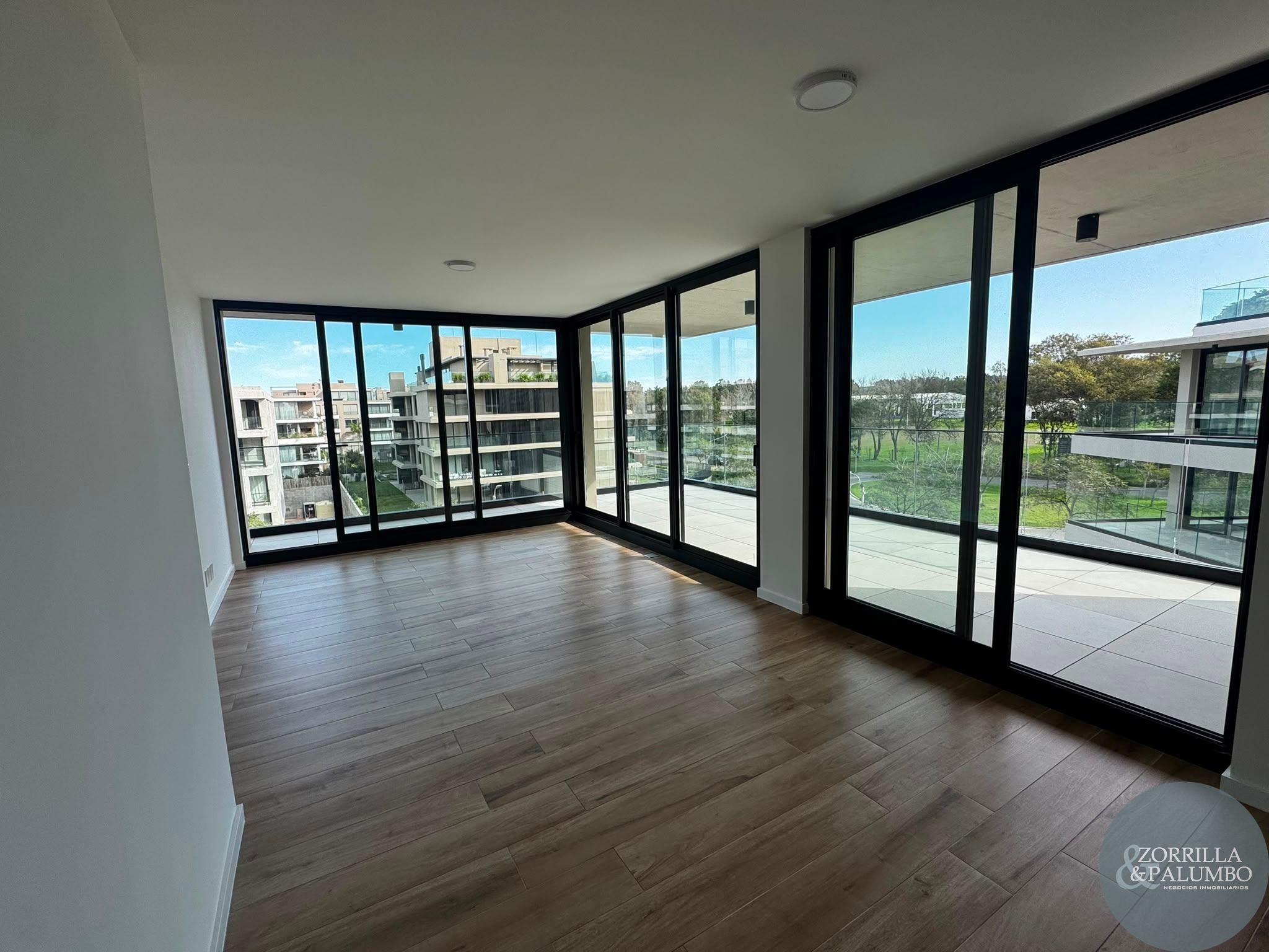 Apartamento 2 Dormitorios, Garaje y Terraza con Parrillero - Bañados de Carrasco