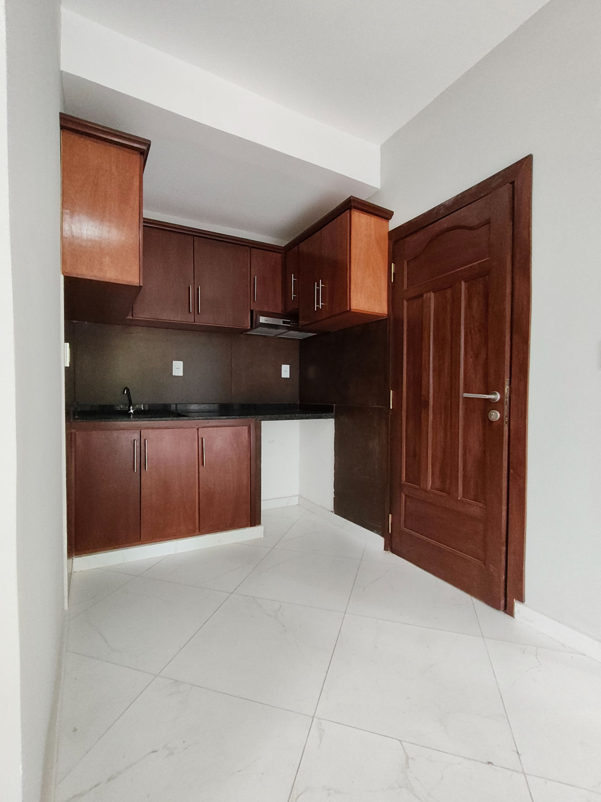 ALQUILO AMPLIO DEPARTAMENTO A ESTRENAR DE 1 HABITACIÓN EN LAMBARÉ — foto 3