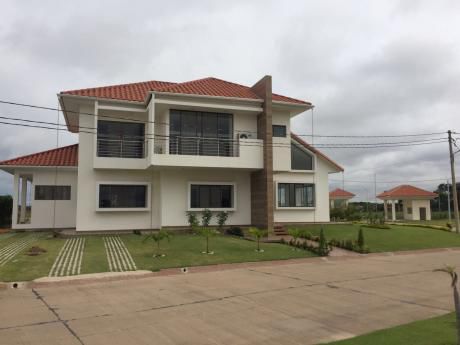 Casa En Venta, En Colinas Del Urubo, Sector "el ParaÍso".