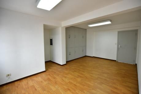 Alquiler De Oficina En Edificio Lider IV 187m2