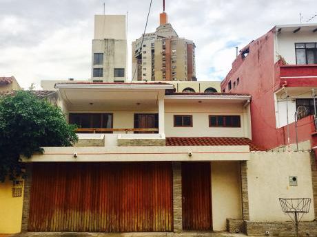 Casa De 2 Plantas En Venta