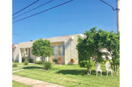 Acogedora Casa Esquinera En Venta