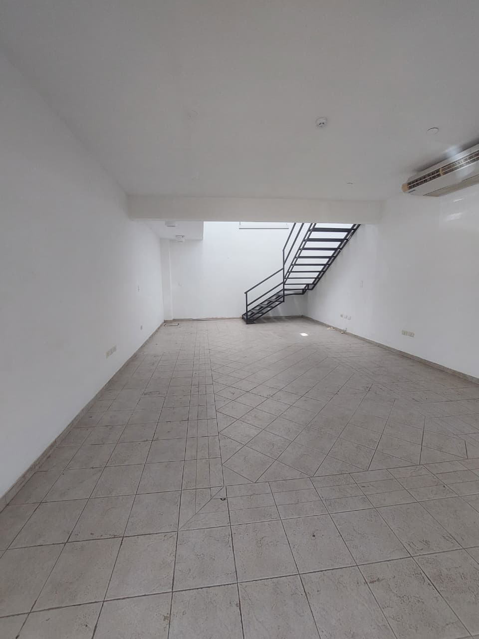 Alquiler de Local Comercial – Avenida Boggiani. — foto 2