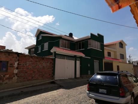 Bella Vista Casa En Tres Niveles