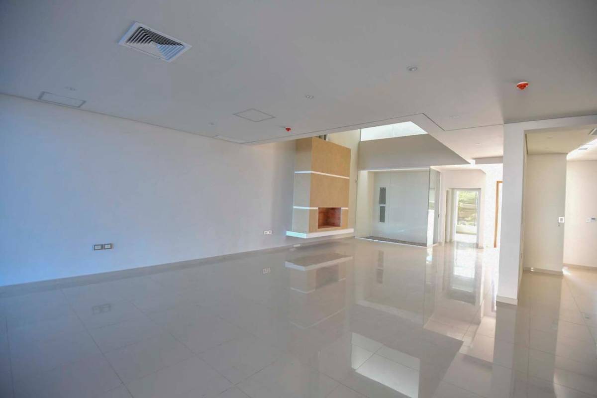 ¡EN ALQUILER! Casa de 4 dormitorios - Zona CIT/Colegio Trinity — foto 3