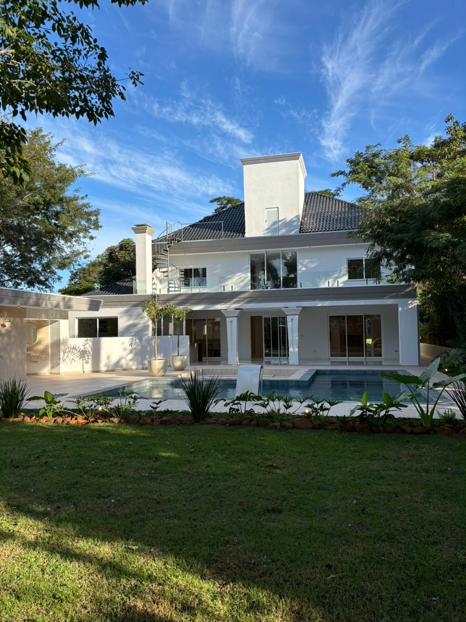 VENDO EXCLUSIVA RESIDENCIA EN EL PARANÁ COUNTRY CLUB — foto 2