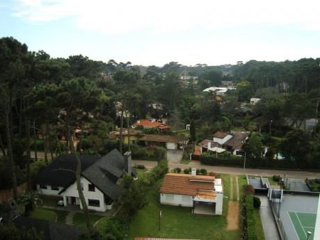 Sobre Av. Roosevelt Con Servicios - 1 Dorm.