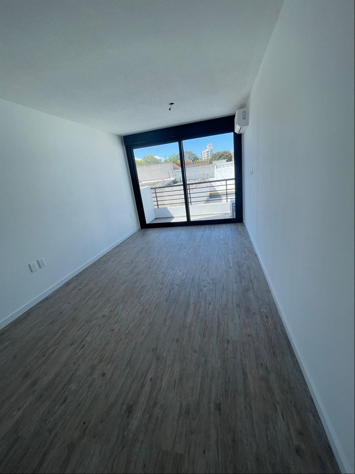 Venta Pocitos Monoambiente con terraza a metros del WTC