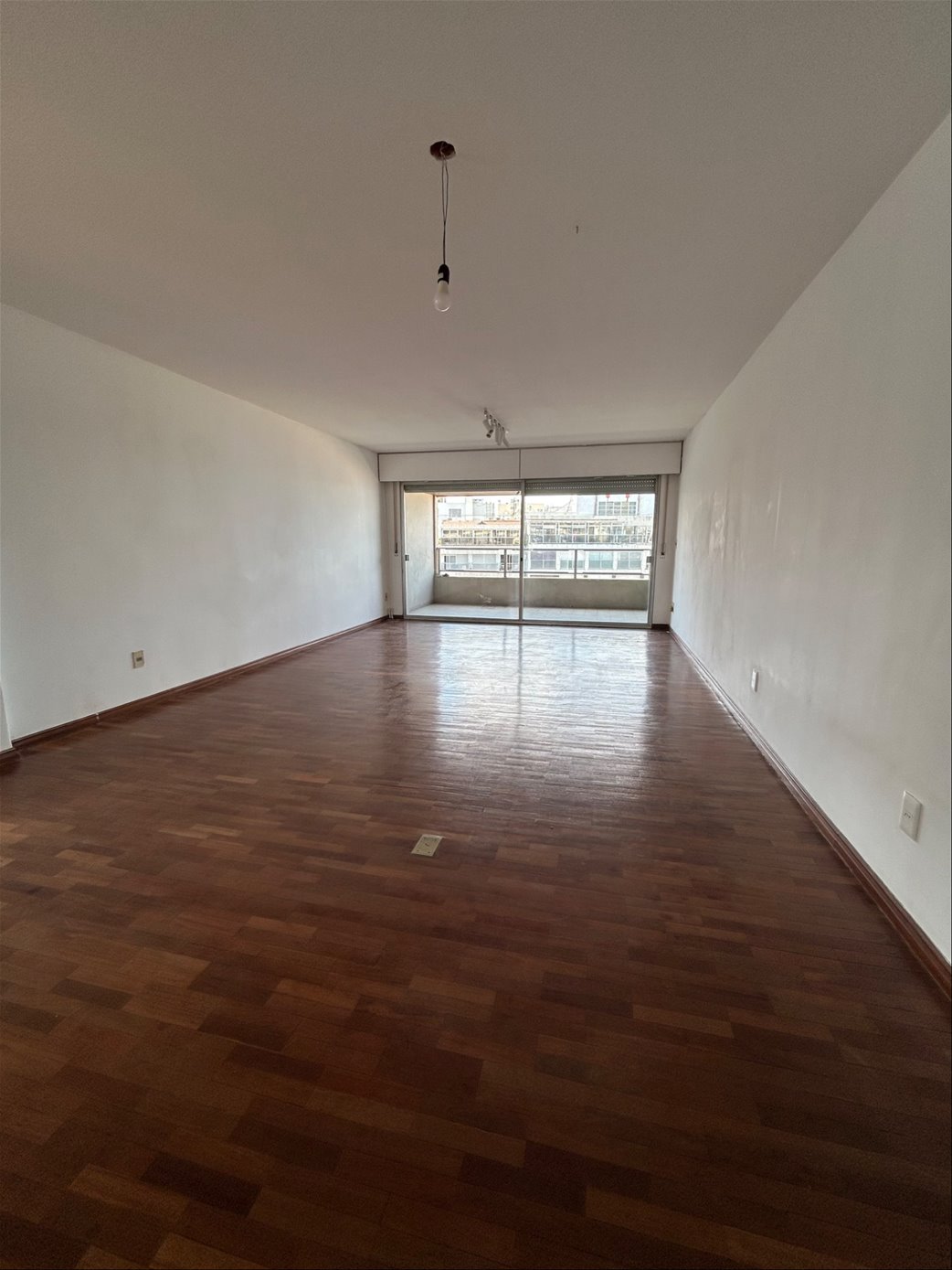 Alquiler Apartamento Pocitos 3 dormitorios + servicio - Vista