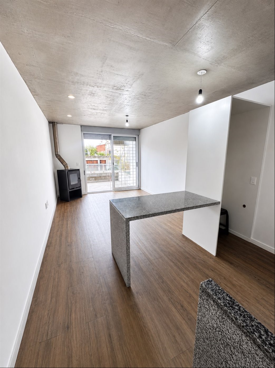Alquiler apartamento pocitos 1 dormitorio con dos terrazas prox al wtc estufa a leña