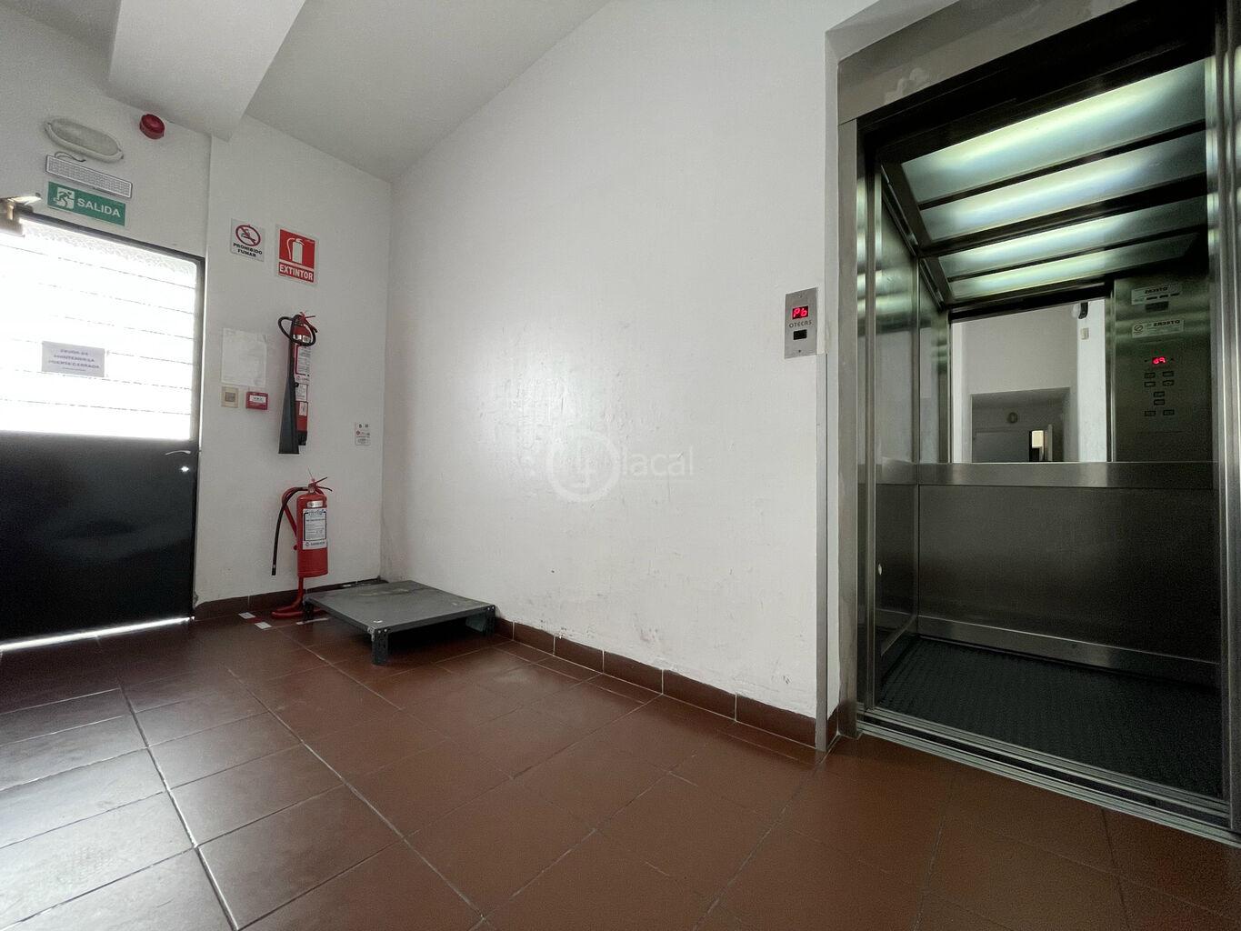 Alquiler | Casa para empresa 180 m2,  ideal laboratorio o sector salud, varios ambientes, excelente · Foto 9