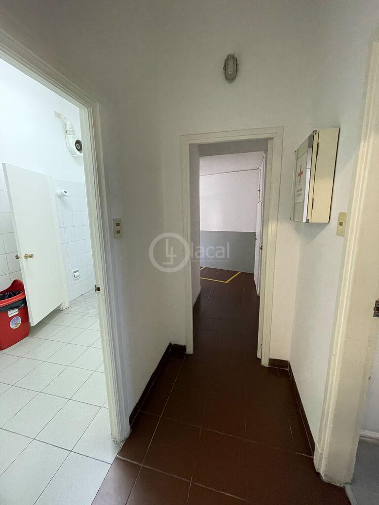 Alquiler | Casa para empresa 180 m2,  ideal laboratorio o sector salud, varios ambientes, excelente · Foto 12
