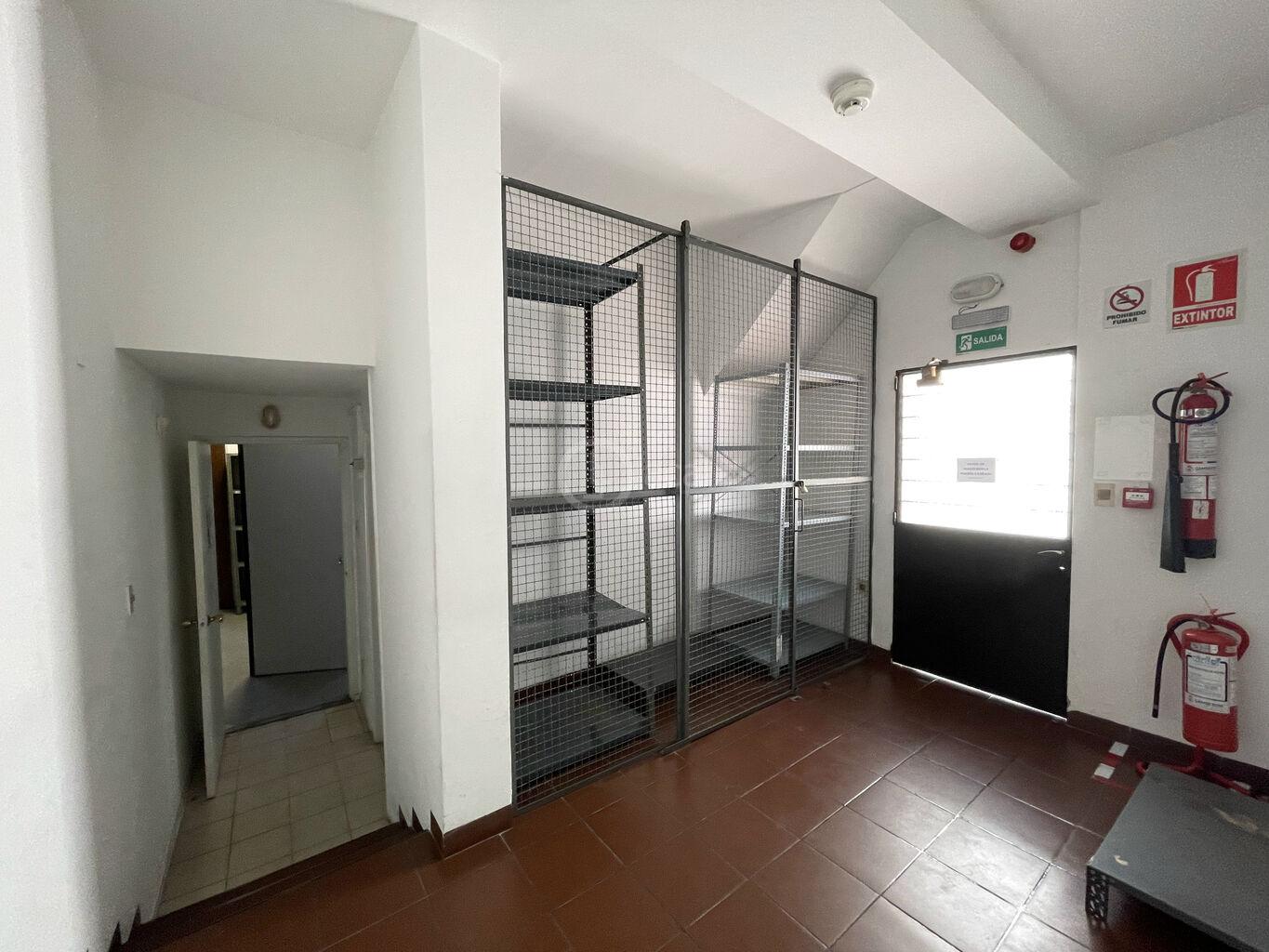 Alquiler | Casa para empresa 180 m2,  ideal laboratorio o sector salud, varios ambientes, excelente · Foto 10