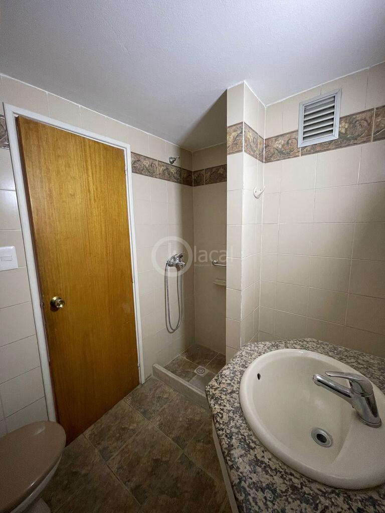 Alquiler | Excelente planta, 2 Dormitorios, 2 Baños completos y 2 lugares de garaje. · Foto 12